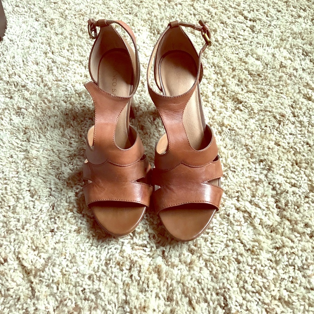 Camel sandal block heels